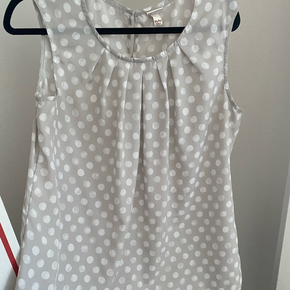Grey and white polka dot top!